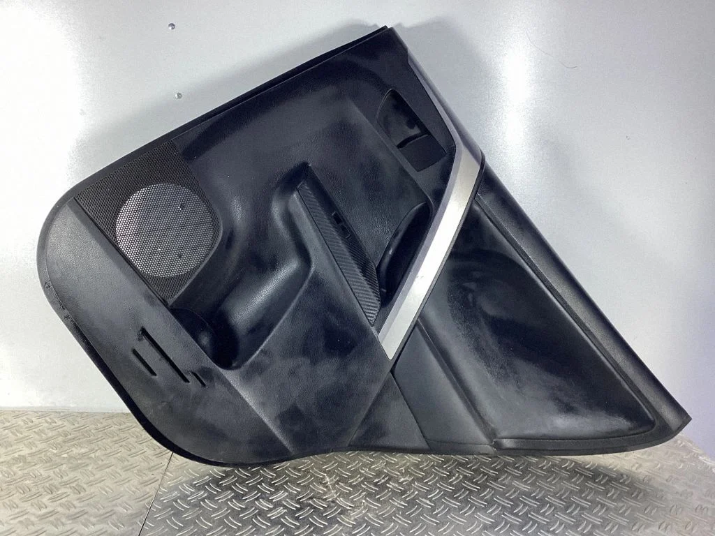 Tagumiste uste sisevooder – Toyota RAV 4 (XA40) (2012-2018)