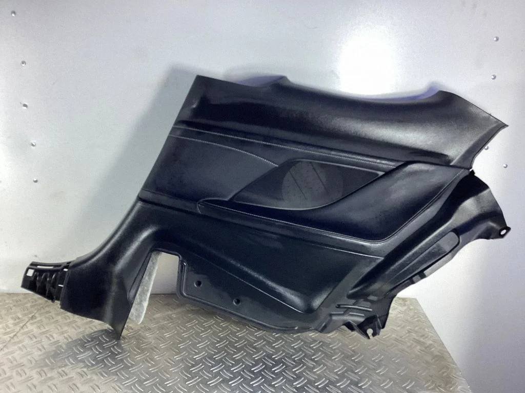 Tagumiste uste sisevooder – Lexus RC (2014-)