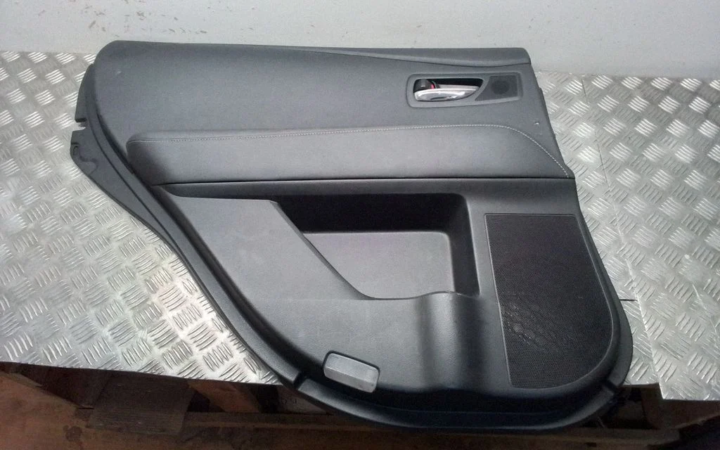 Tagumiste uste sisevooder – Lexus RX III (2008-2015)
