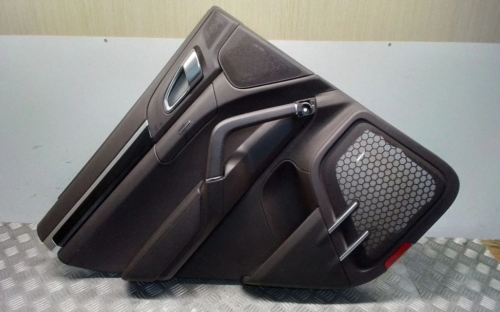 Tagumiste uste sisevooder – Porsche Cayenne (92A) (2010-2017)