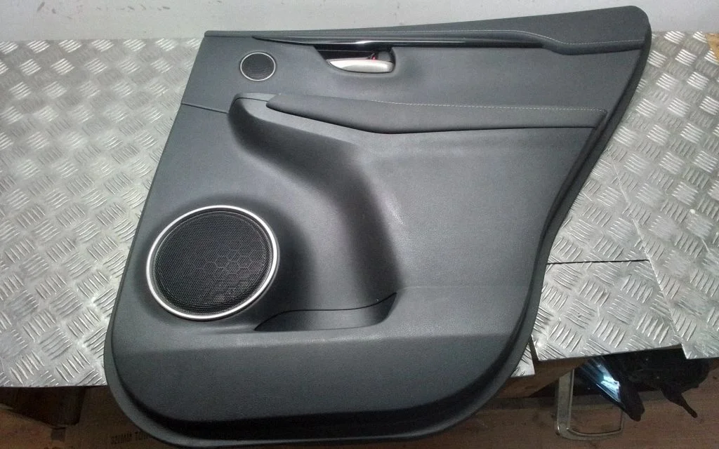 Tagumiste uste sisevooder – Lexus RX 450H (2016-)