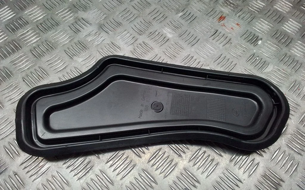 Muu tagumise ukse viimistluse osa – Porsche Macan (95B) (2019-)