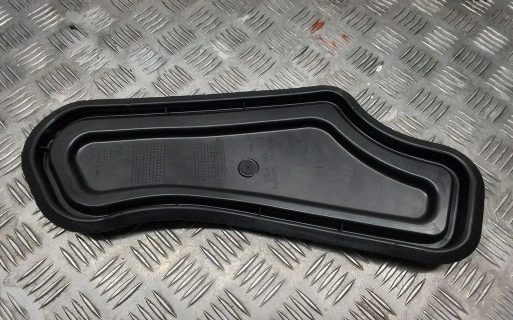 Muu tagumise ukse viimistluse osa – Porsche Macan (95B) (2019-)