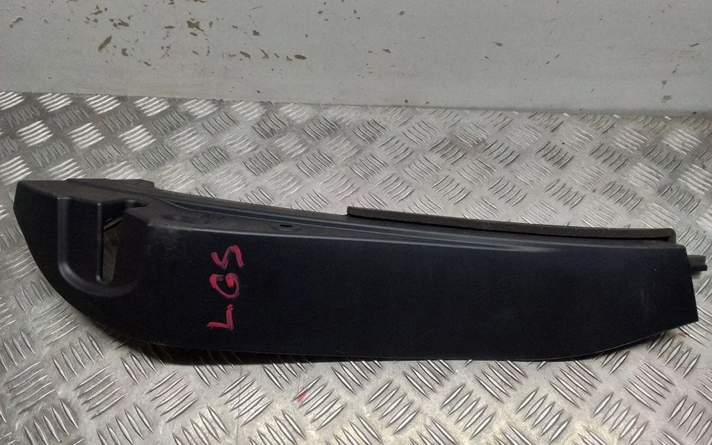 Muu tagumise ukse viimistluse osa – Lexus GS 250 350 300H 450H (2013-)