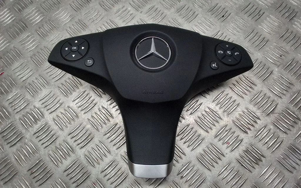 Steering wheel airbag