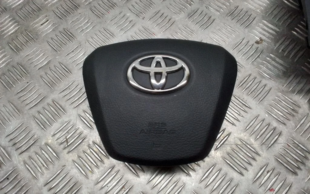 Steering wheel airbag – Toyota Avensis T270 (2009-2012)