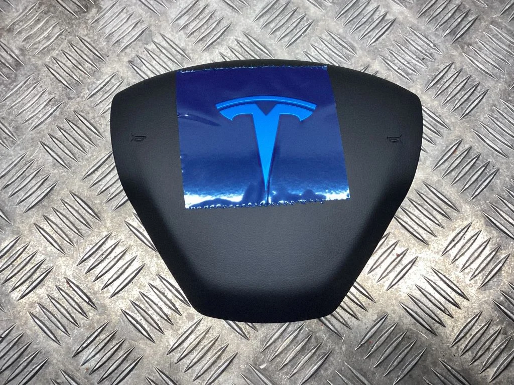 Steering wheel airbag – Tesla Model Y (2020-)
