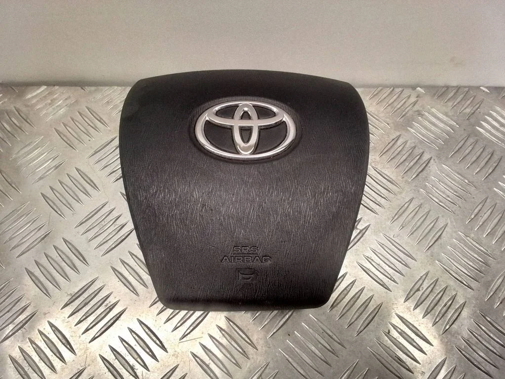 Steering wheel airbag – Toyota Prius (XW30) (2009-2015)