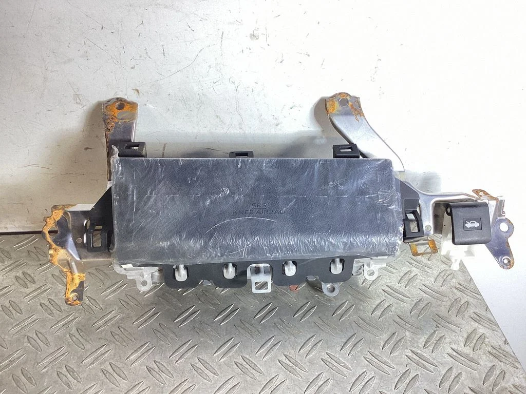 Knee airbag – Lexus GS 250 350 300H 450H (2013-)
