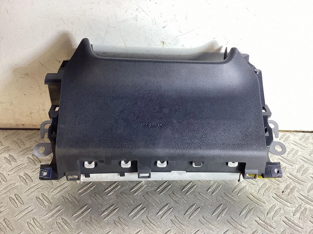 Knee airbag – Lexus NX (2021-)