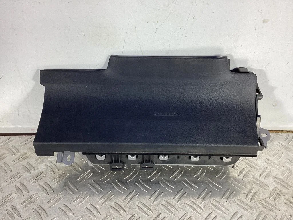 Knee airbag – Lexus RX 450H (2016-)
