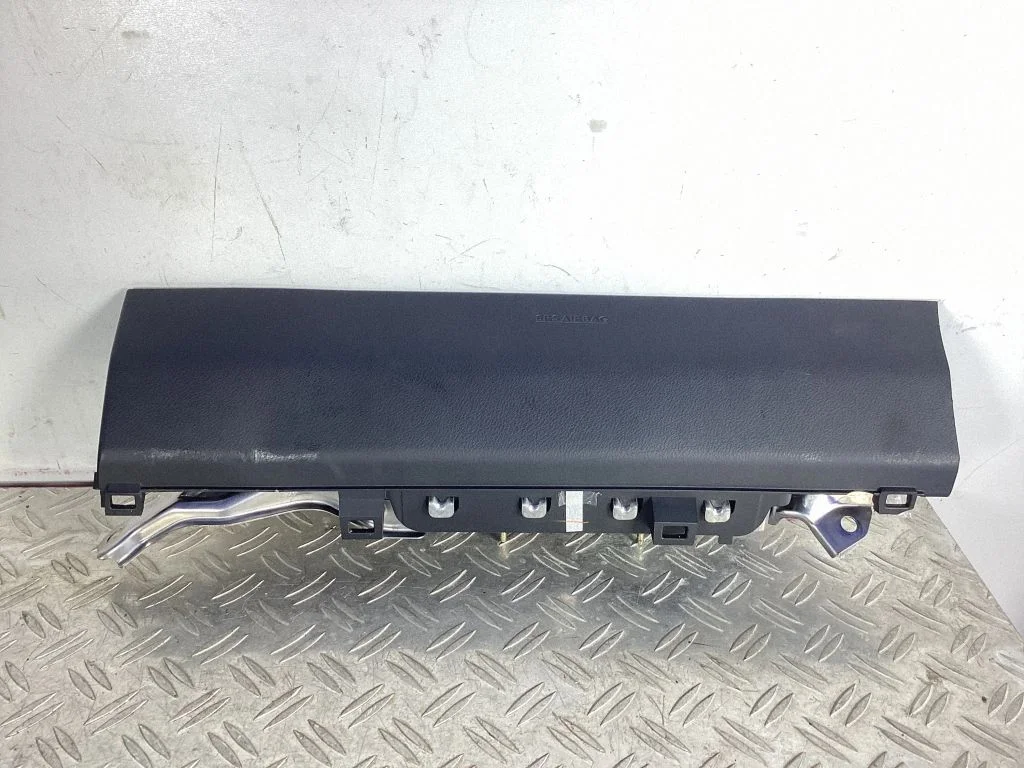 Knee airbag – Lexus IS III XE30 (2013-2020)
