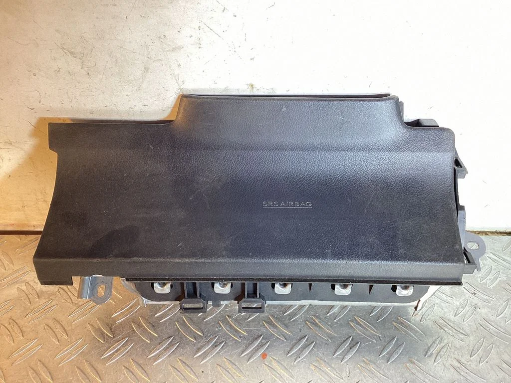 Knee airbag – Lexus RX 450H (2016-)