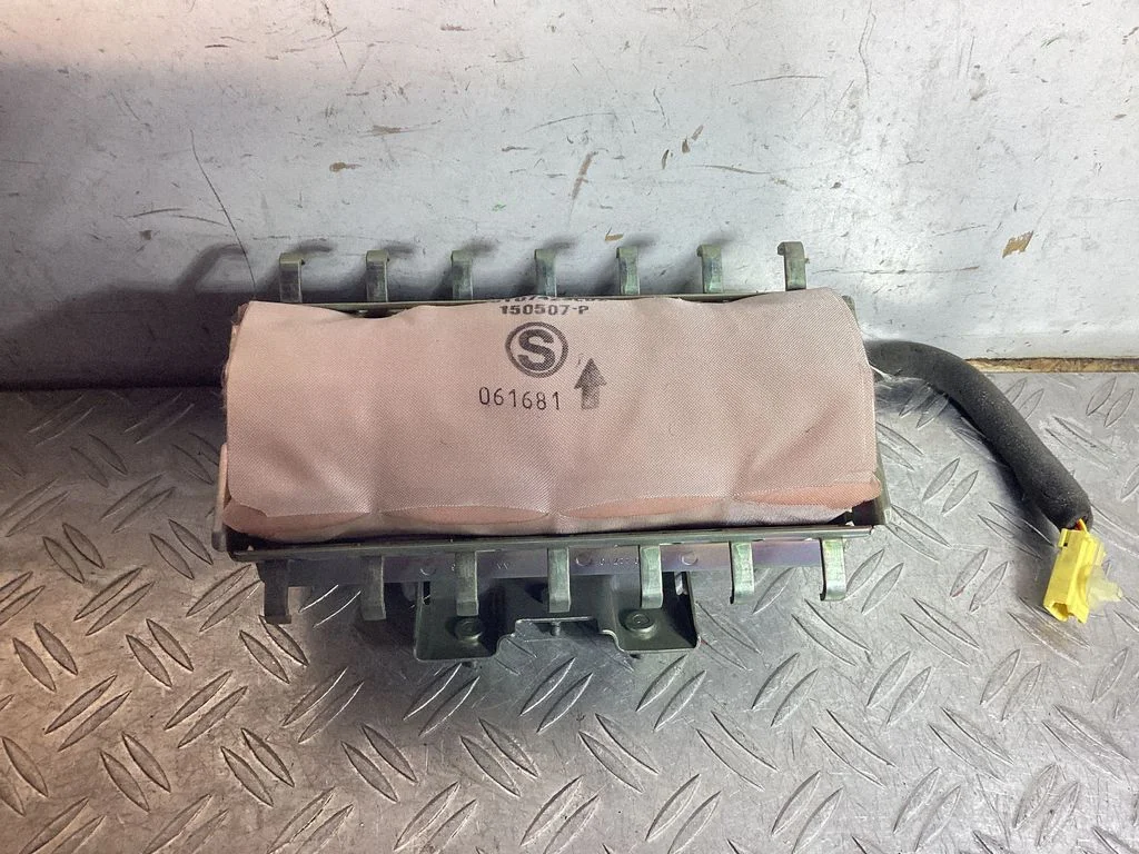 Passenger airbag – Honda CR-V (2007-2012)