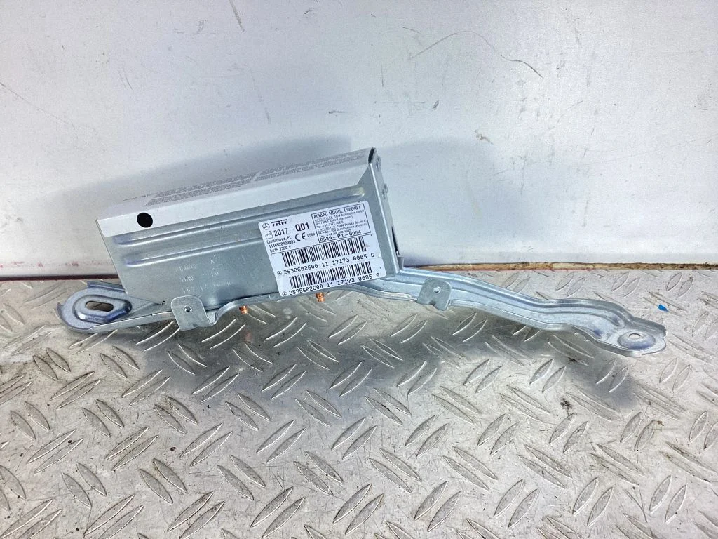 Knee airbag – Mercedes-Benz GLC-Class C253 (2016-)