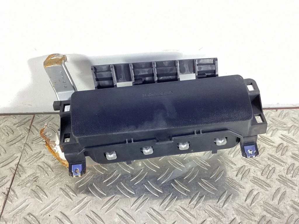 Knee airbag – Lexus NX (2014-2021)