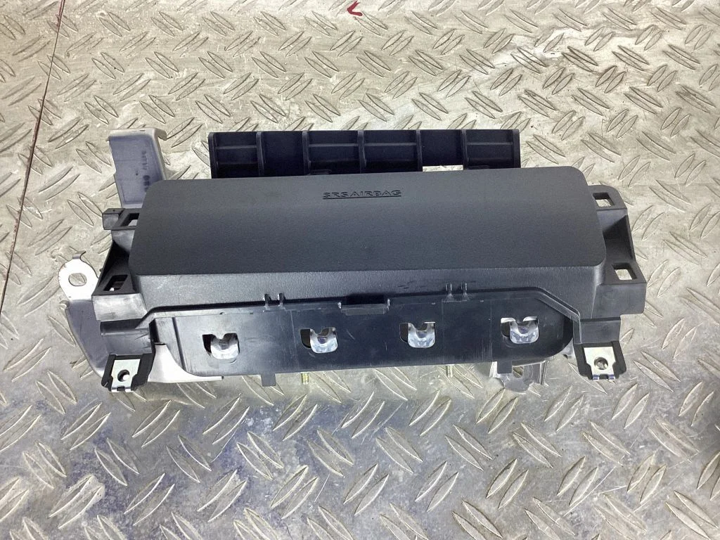 Knee airbag – Lexus NX (2014-2021)