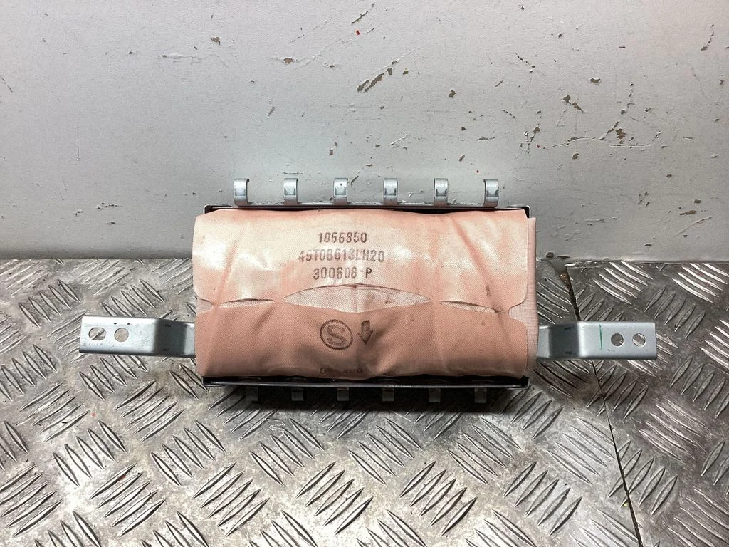 Passenger airbag 1066850