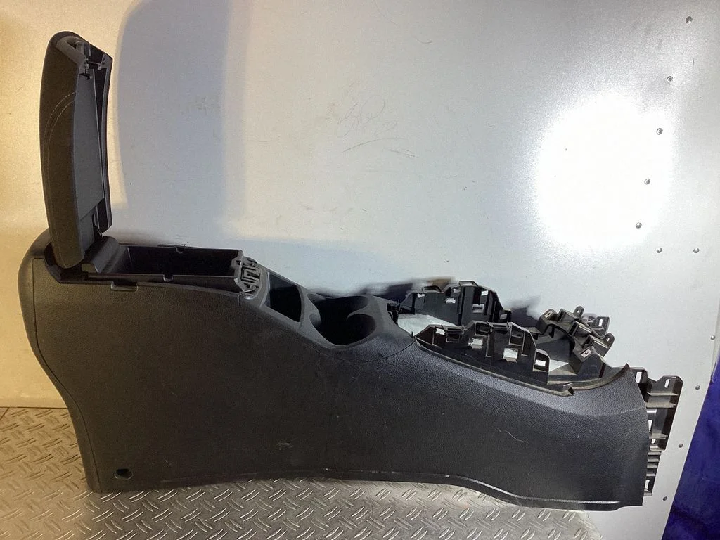 Keskkonsool – Nissan Qashqai (2014-2016)