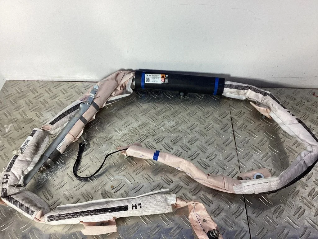 Roof airbag – Tesla Model S (2012-)