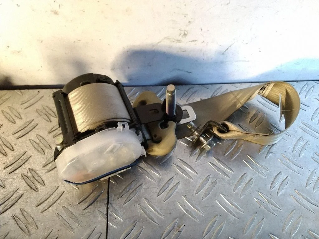 Rear seatbelt 82450SWWG0