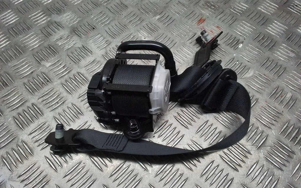 Rear seatbelt 89870CV200