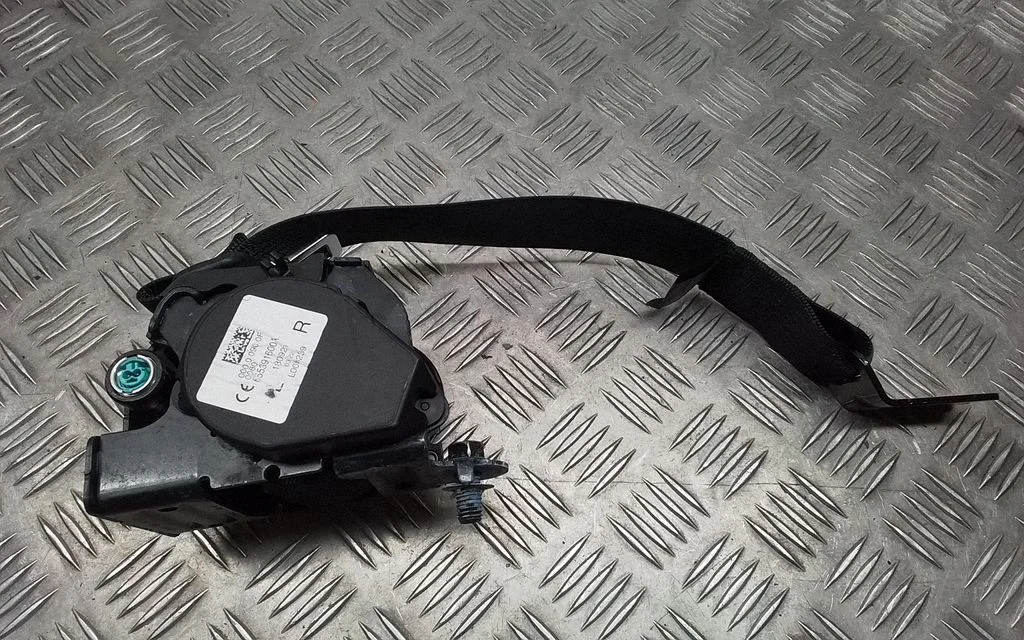 Tagumine turvavöö – Tesla Model 3 (2017-)