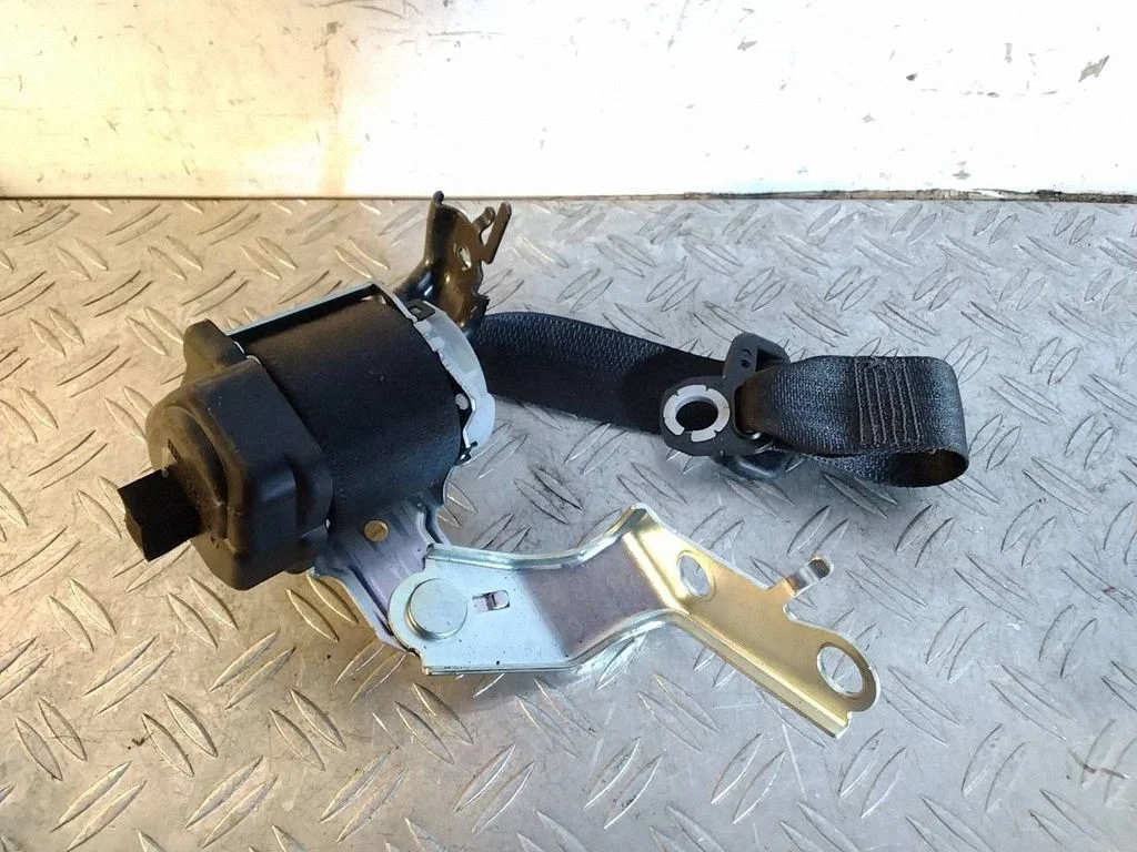 Tagumine turvavöö – Lexus NX (2014-2021)