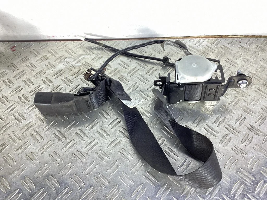 Middle seatbelt (rear) TKAB0EJ527