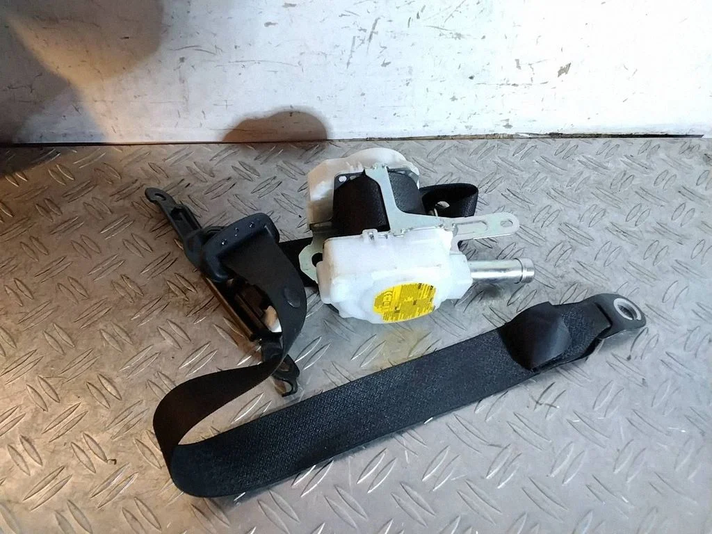 Front seatbelt – Lexus NX (2014-2021)