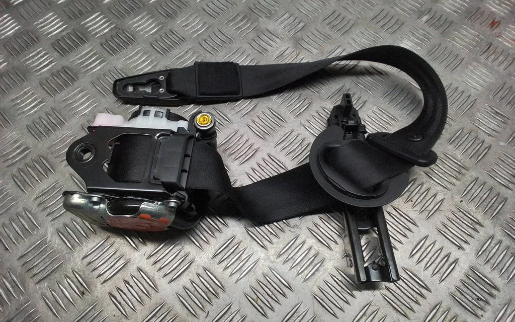 Front seatbelt – Porsche Macan (95B) (2019-)