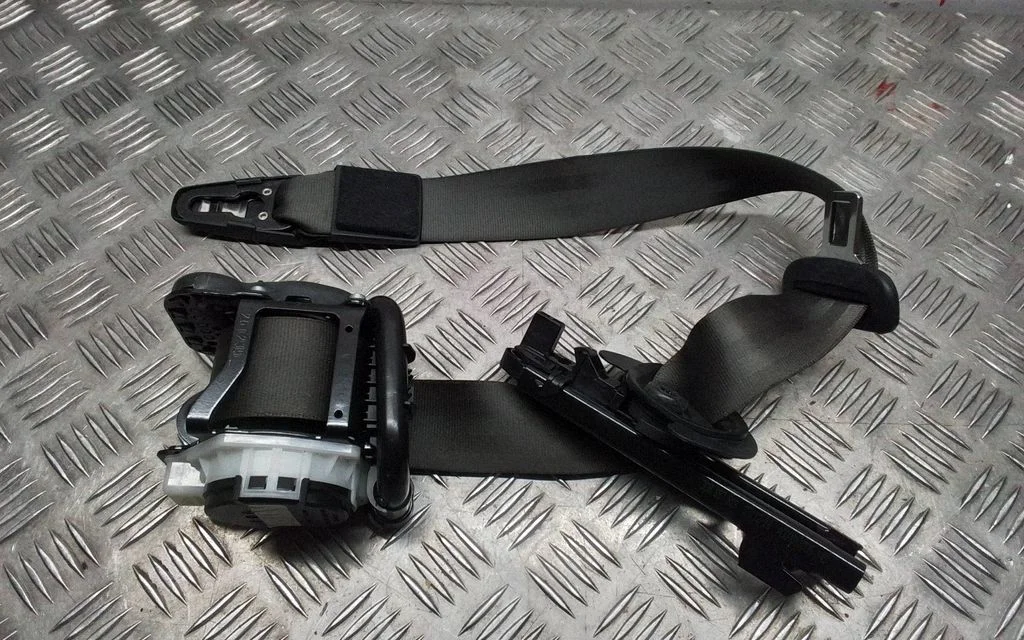 Front seatbelt – Porsche Macan (95B) (2019-)