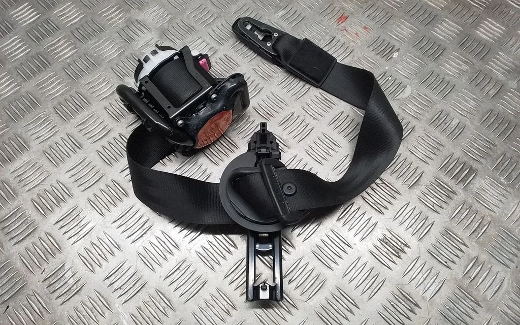 Front seatbelt – Porsche Macan (95B) (2019-)