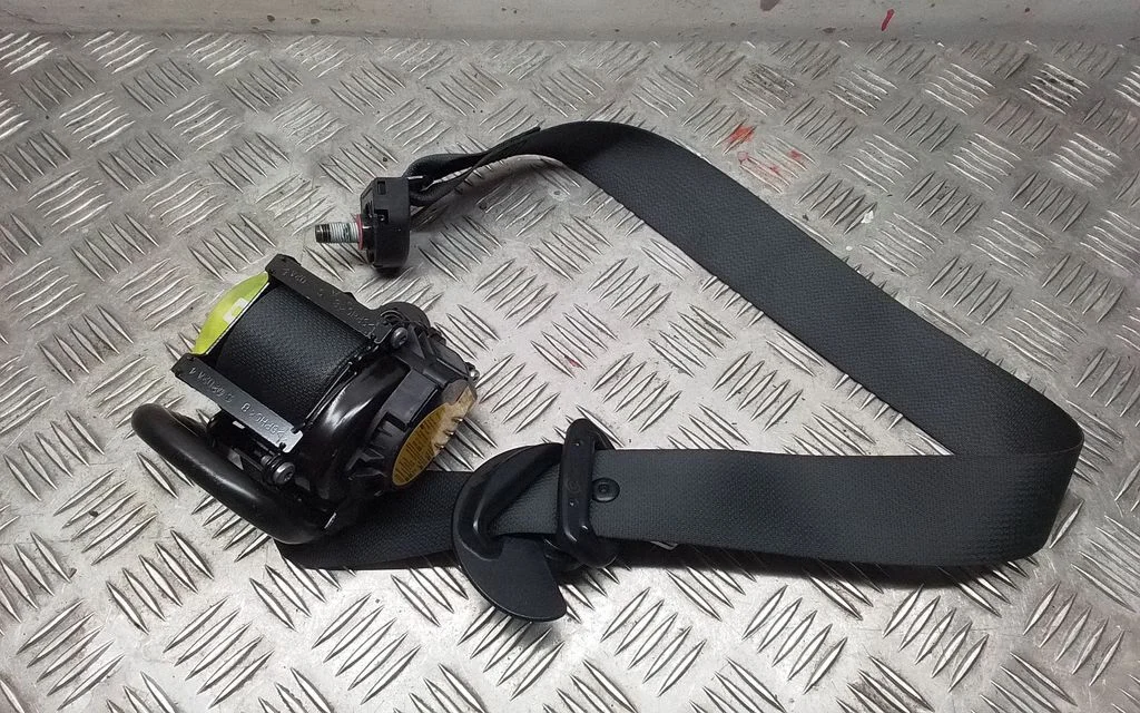 Front seatbelt 88810CV200
