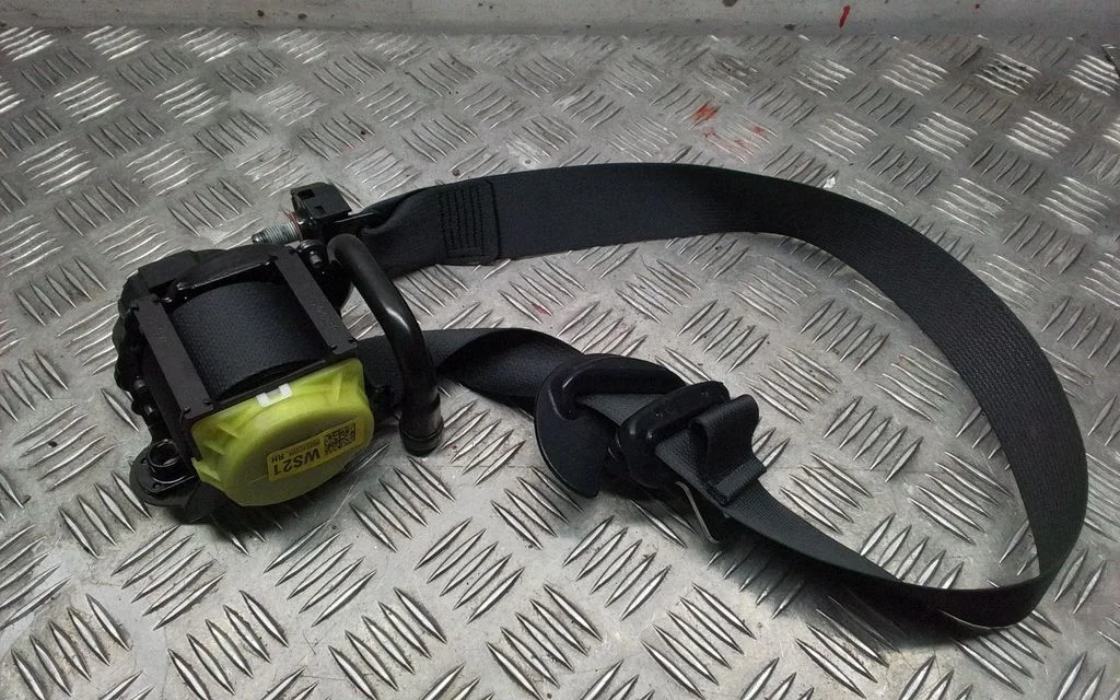 Front seatbelt 88820CV210