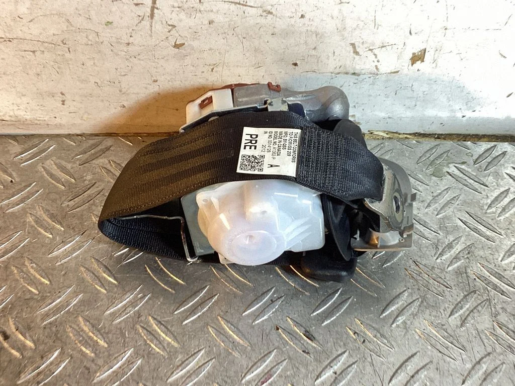 Front seatbelt G087917