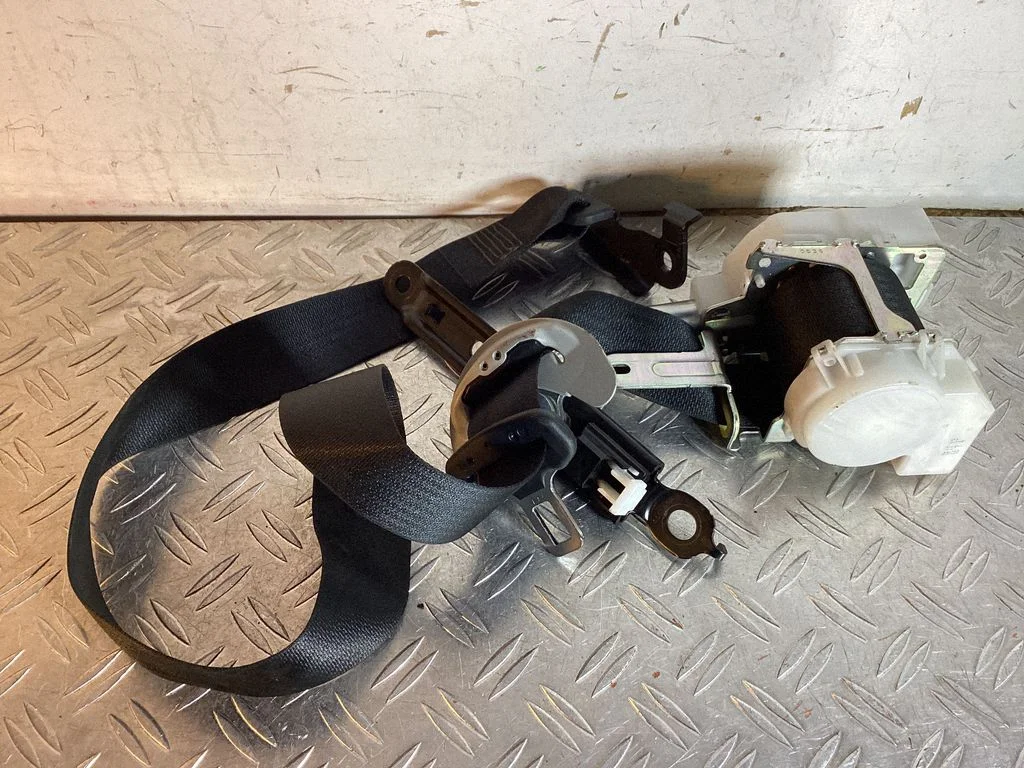 Front seatbelt – Lexus RX 450H (2016-)