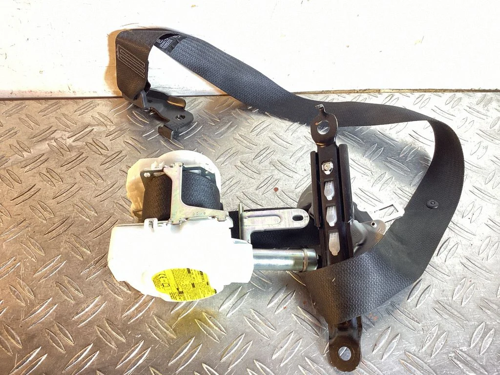 Front seatbelt – Lexus RX 450H (2016-)