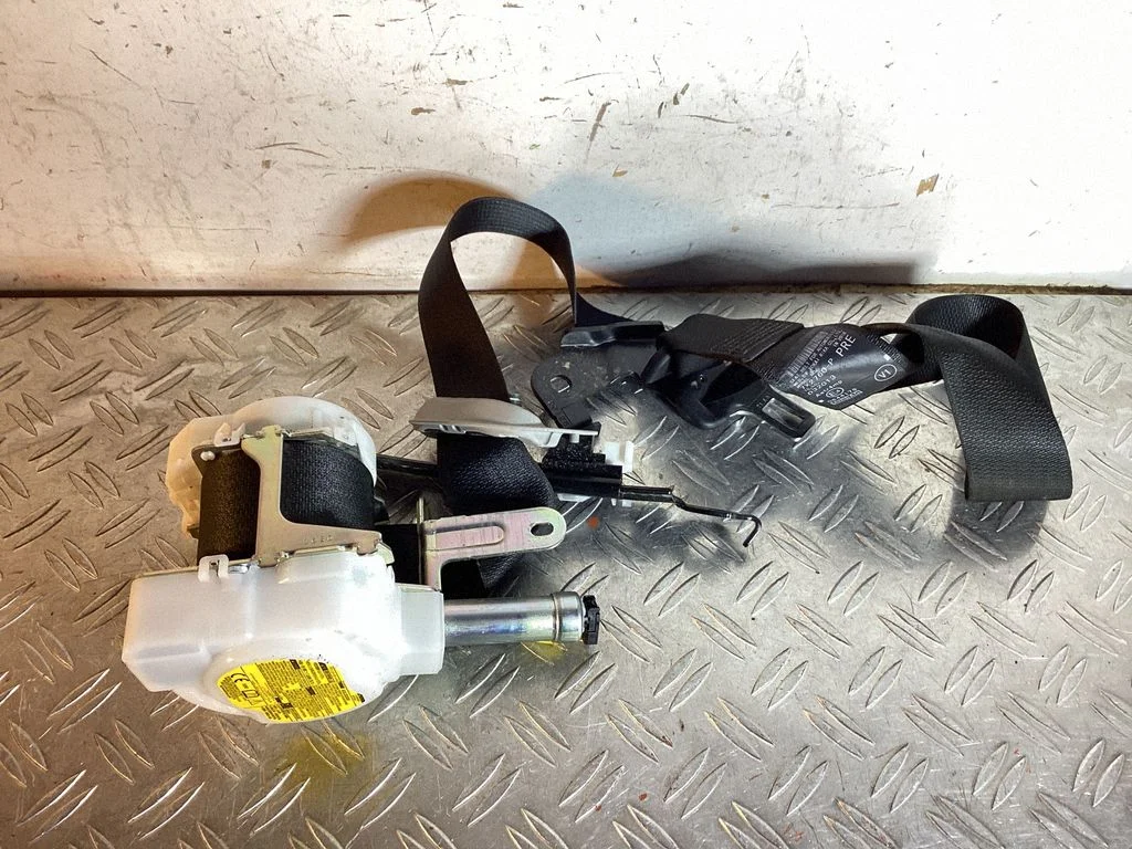 Front seatbelt – Lexus RX 450H (2016-)