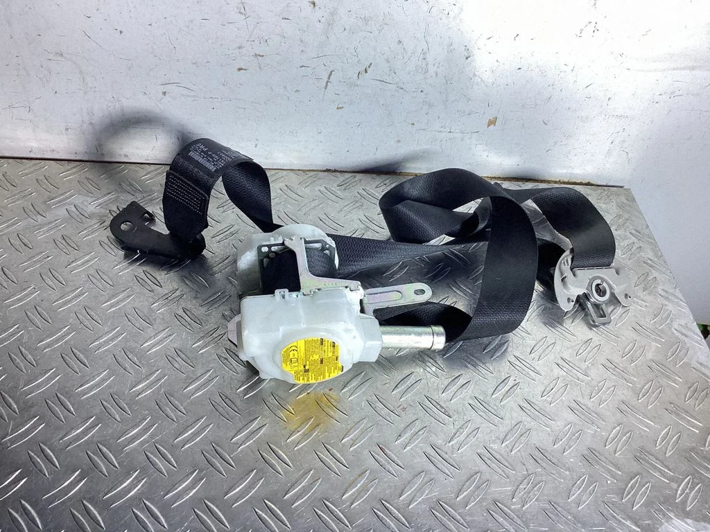 Front seatbelt – Lexus RX 450H (2016-)