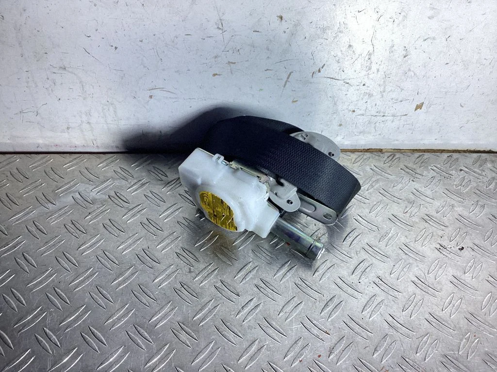 Front seatbelt – Lexus RX 450H (2016-)