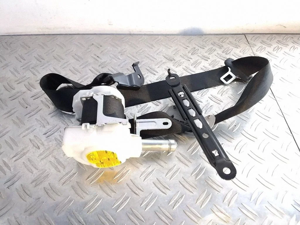 Front seatbelt – Lexus RX 450H (2016-)