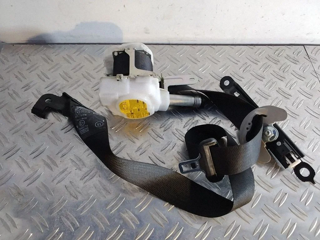 Front seatbelt – Lexus RX 450H (2016-)