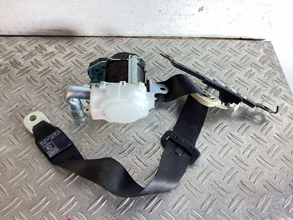 Front seatbelt – Lexus GS 250 350 300H 450H (2013-)