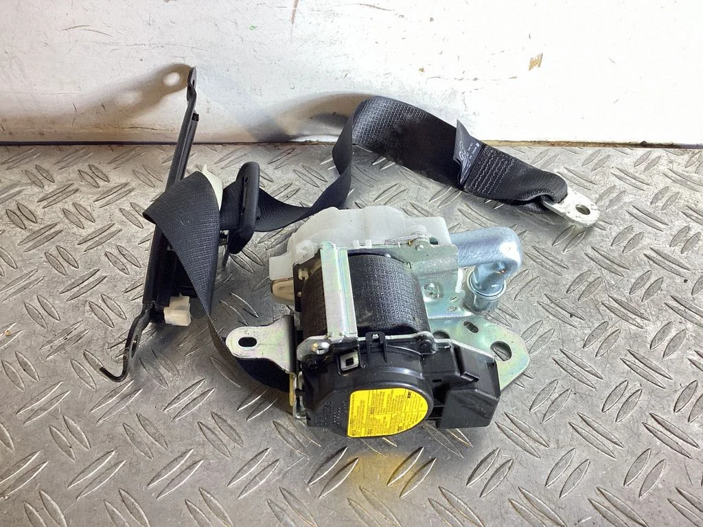 Front seatbelt – Lexus GS 250 350 300H 450H (2013-)