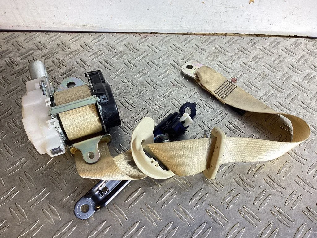 Front seatbelt – Lexus GS 250 350 300H 450H (2013-)