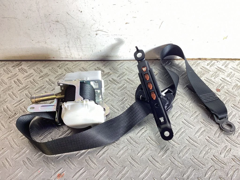Front seatbelt – Lexus NX (2021-)