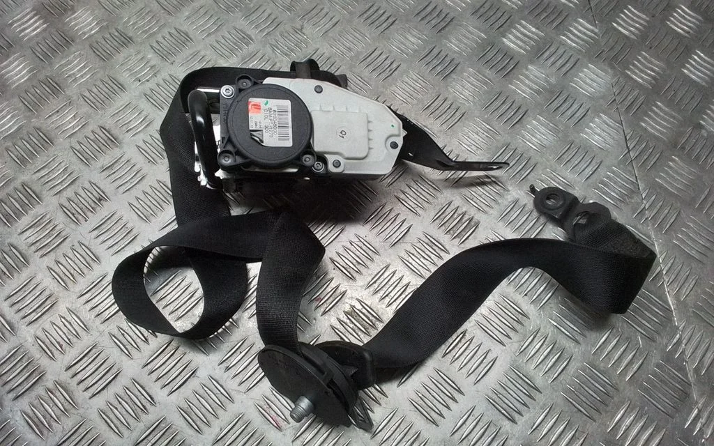 Front seatbelt – Mercedes-Benz E-Class W212 (2009-2016)