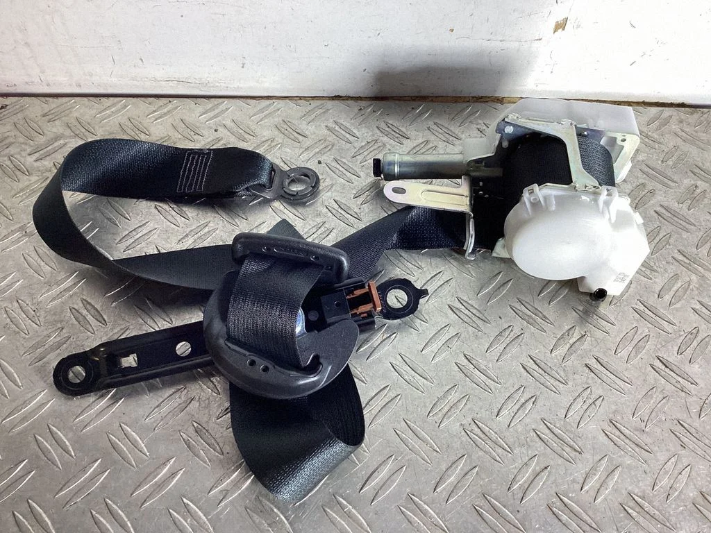 Front seatbelt – Lexus NX (2021-)