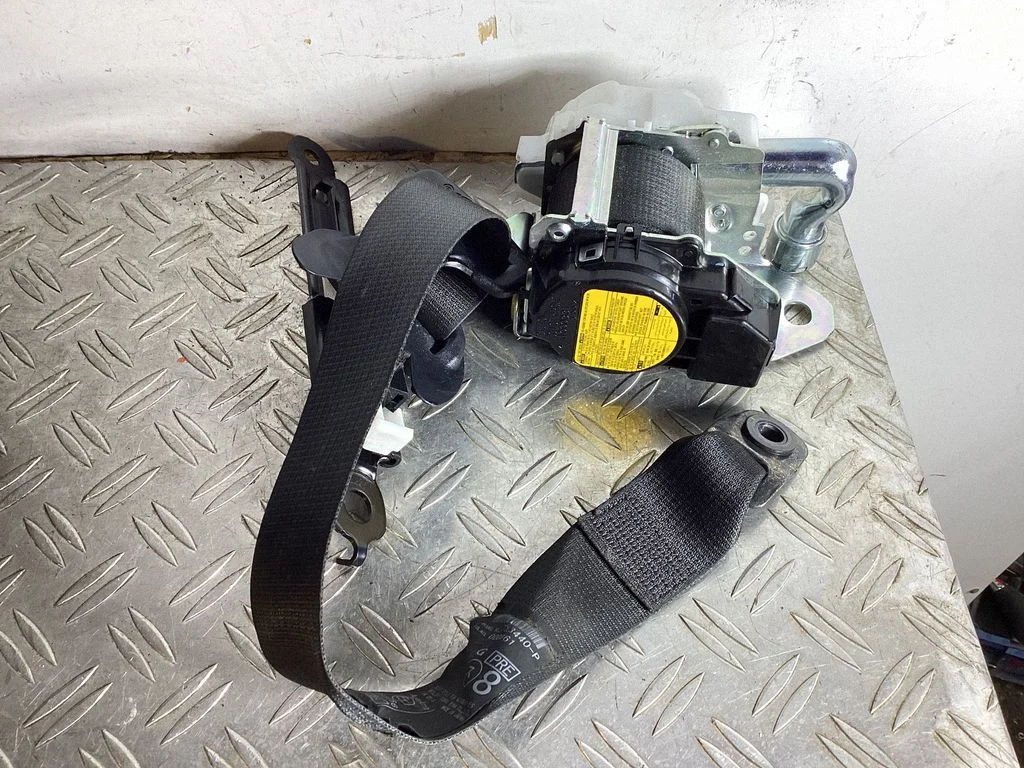 Front seatbelt – Lexus GS 250 350 300H 450H (2013-)